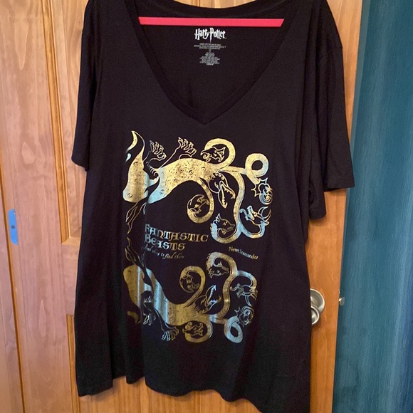 Hot Topic Fantastic Beasts gold foil tee size 5 5x -Harry Potter 🧙 - Picture 3 of 4